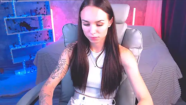 NicoleMerz online show from July 25, 4:15 pm