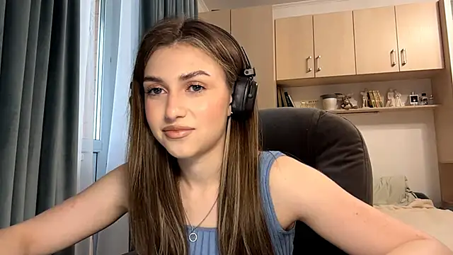 Snapshot of CameTruce chatting on June 15, 3:36 pm CameTruce online show from June 15, 3:36 pm