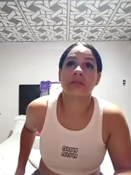 Snapshot of Cielo_777_ chatting on June 4, 12:05 am Cielo 777 online show from June 4, 12:05 am