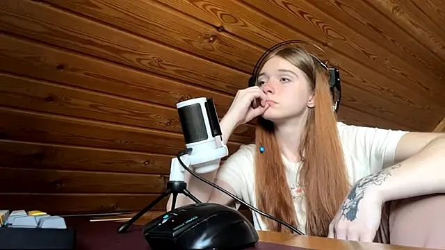 Snapshot of MariaLake chatting on June 13, 8:23 am MariaLake online show from June 13, 8:23 am