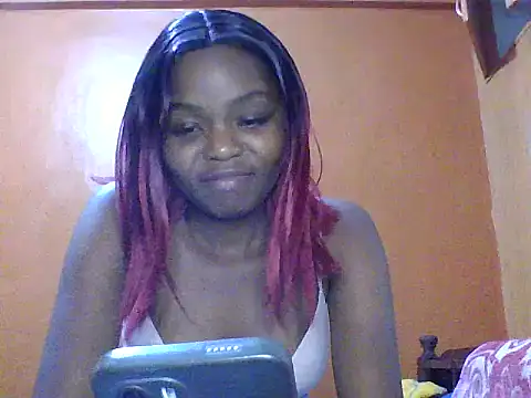 Snapshot of Sexyvaren chatting on June 4, 8:37 pm Sexyvaren online show from June 4, 8:37 pm