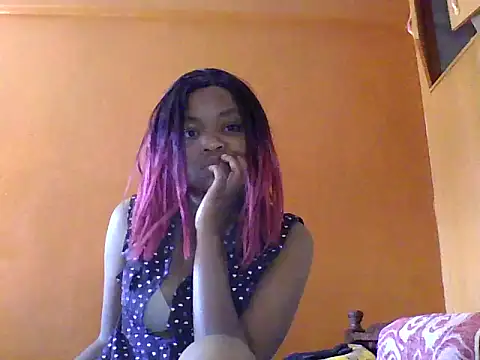 Snapshot of Sexyvaren chatting on June 5, 9:04 am Sexyvaren online show from June 5, 9:04 am