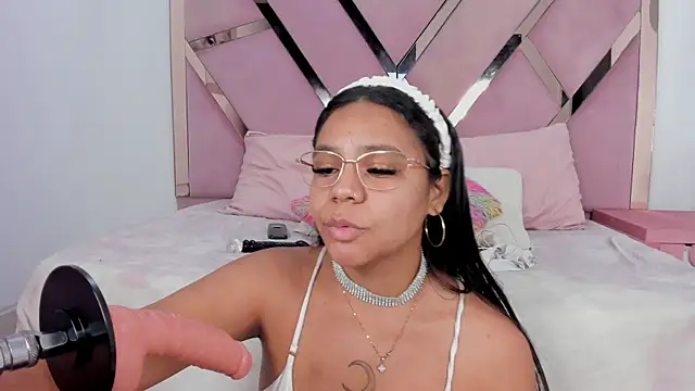 Snapshot of Chloe_ht chatting on June 12, 12:37 pm Chloe ht online show from June 12, 12:37 pm