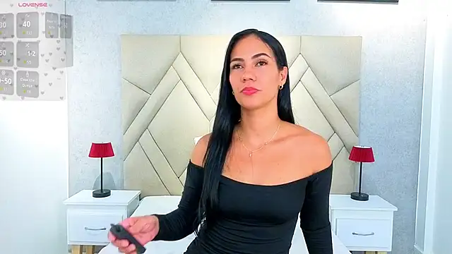 Snapshot of Oriana_Sarmiento chatting on June 11, 12:32 am Oriana Sarmiento online show from June 11, 12:32 am