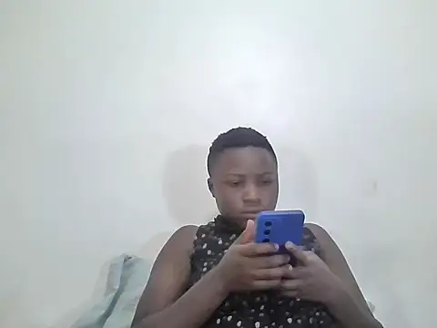 prettyqueenh online show from June 24, 4:17 pm