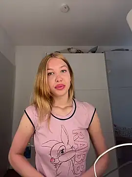 Snapshot of MilaaXOO chatting on June 4, 5:19 pm MilaaXOO online show from June 4, 5:19 pm