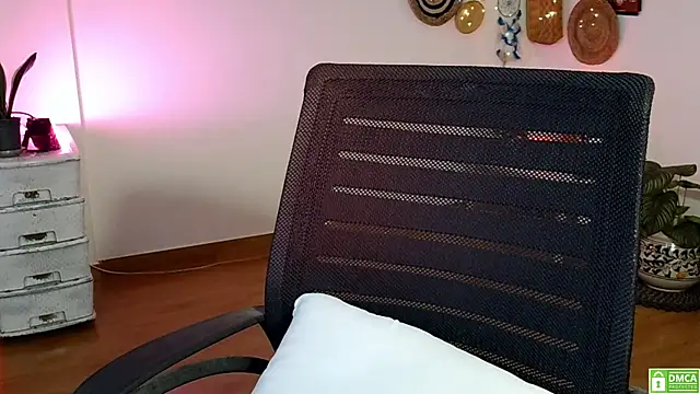 Snapshot of Yalinahotty chatting on June 6, 2:38 am Yalinahotty online show from June 6, 2:38 am