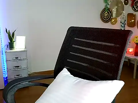 Snapshot of Yalinahotty chatting on June 11, 2:00 am Yalinahotty online show from June 11, 2:00 am