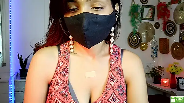 Snapshot of Yalinahotty chatting on June 13, 4:21 am Yalinahotty online show from June 13, 4:21 am