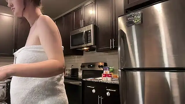 itsKaylaa online show from June 11, 2:53 am