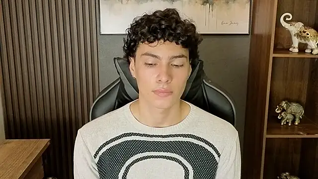 Snapshot of Esteban_Fire chatting on May 29, 4:27 pm Esteban Fire online show from May 29, 4:27 pm