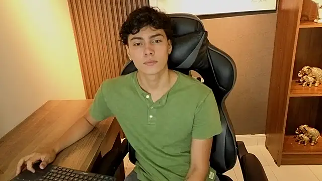 Snapshot of Esteban_Fire chatting on June 2, 11:45 am Esteban Fire online show from June 2, 11:45 am