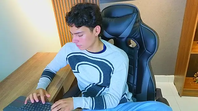 Snapshot of Esteban_Fire chatting on June 4, 12:11 pm Esteban Fire online show from June 4, 12:11 pm