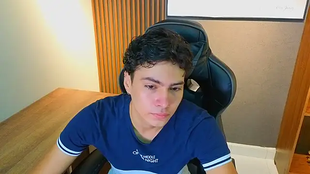 Snapshot of Esteban_Fire chatting on June 5, 12:00 pm Esteban Fire online show from June 5, 12:00 pm