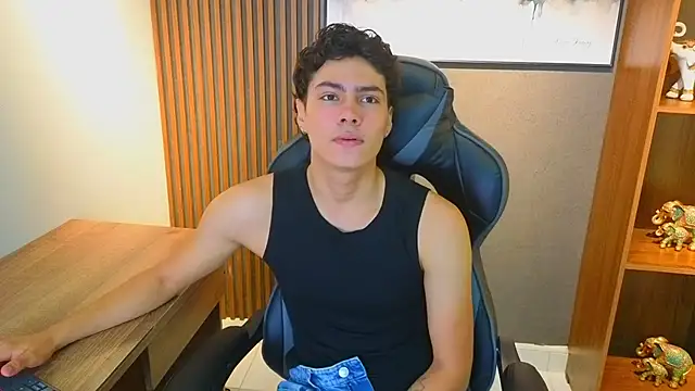 Snapshot of Esteban_Fire chatting on June 6, 12:54 pm Esteban Fire online show from June 6, 12:54 pm