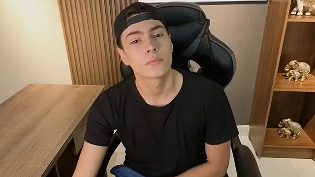 Snapshot of Esteban_Fire chatting on June 8, 11:54 am Esteban Fire online show from June 8, 11:54 am