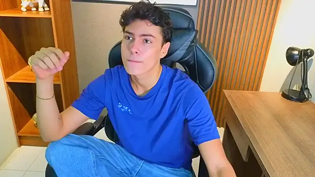 Snapshot of Esteban_Fire chatting on June 9, 12:06 pm Esteban Fire online show from June 9, 12:06 pm