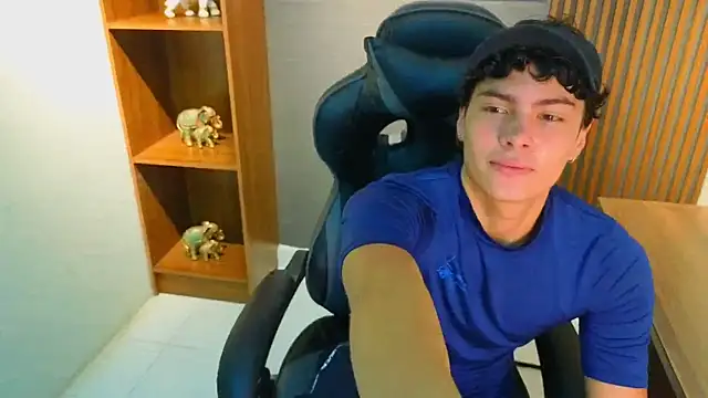 Snapshot of Esteban_Fire chatting on June 10, 12:15 pm Esteban Fire online show from June 10, 12:15 pm
