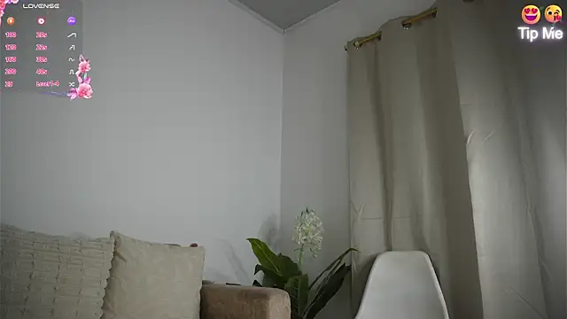 Snapshot of Sweetpussyhot_ chatting on July 10, 9:23 am Sweetpussyhot online show from July 10, 9:23 am