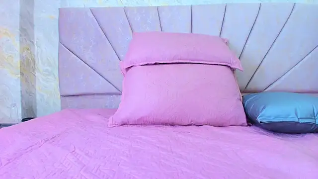 Snapshot of ariana_florez_ chatting on June 6, 7:29 pm ariana florez online show from June 6, 7:29 pm