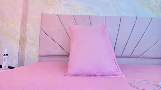 ariana florez  online show from July 22, 7:05 pm