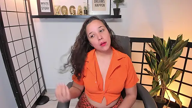 Ela Maxwell  online show from June 4, 2:56 pm