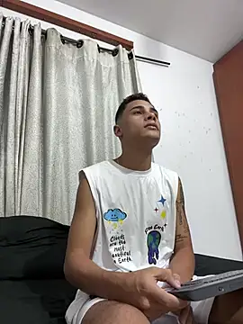Snapshot of Luxury_Guy chatting on June 2, 11:29 pm Luxury Guy online show from June 2, 11:29 pm