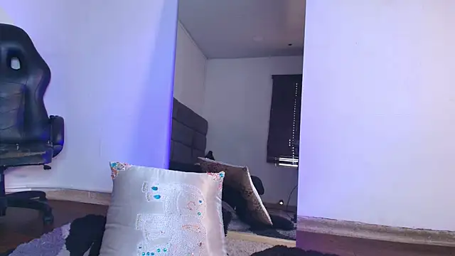 AshleyMonroee   online show from July 28, 6:20 pm