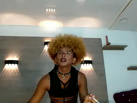 Snapshot of AshleySofiaThenison chatting on June 12, 3:05 am AshleySofiaThenison online show from June 12, 3:05 am
