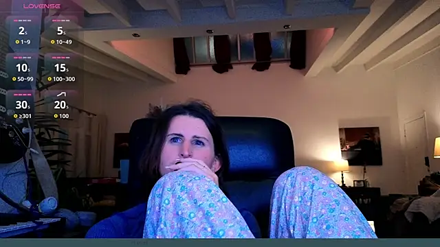 noellenoir online show from June 9, 4:35 am