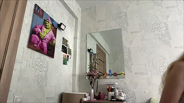 HeIen cute online show from June 24, 5:39 am