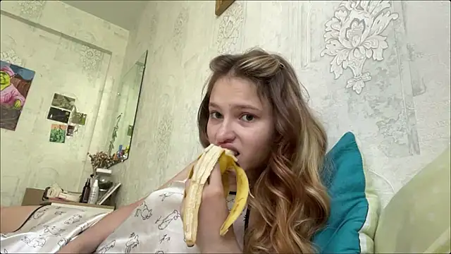 HeIen cute online show from June 30, 6:25 am