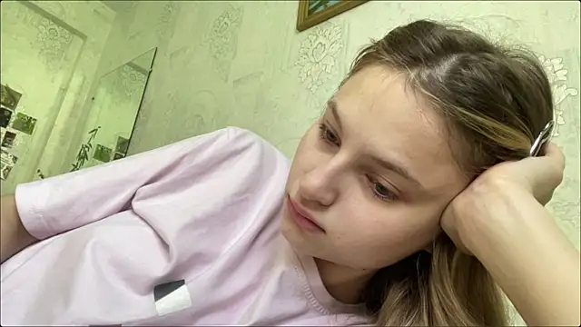 HeIen cute online show from July 9, 5:22 am
