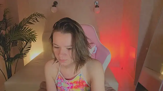 Snapshot of kira_hatti chatting on June 7, 1:10 am kira hatti online show from June 7, 1:10 am