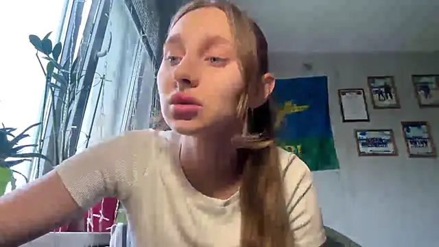 Snapshot of AlidaReff chatting on June 10, 3:11 pm AlidaReff online show from June 10, 3:11 pm