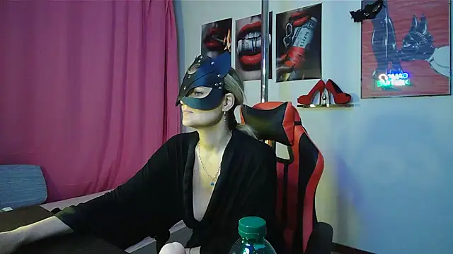 Snapshot of LolaSelvaggia chatting on June 9, 10:21 pm LolaSelvaggia online show from June 9, 10:21 pm