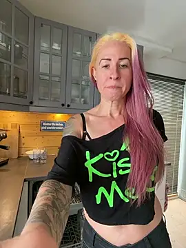 GermanMilfJasmin online show from June 14, 9:55 am