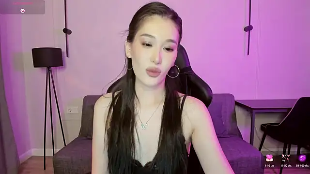 lilly mighty online show from June 22, 6:49 pm
