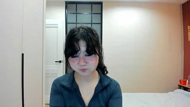 Snapshot of _emmy_lee chatting on June 10, 4:17 pm emmy lee online show from June 10, 4:17 pm