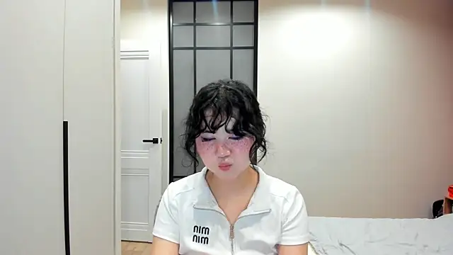Snapshot of _emmy_lee chatting on June 12, 2:49 pm emmy lee online show from June 12, 2:49 pm