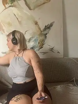 Snapshot of Ella_Bloom chatting on June 12, 9:52 am Ella Bloom online show from June 12, 9:52 am