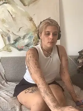 Snapshot of Ella_Bloom chatting on June 16, 9:56 am Ella Bloom online show from June 16, 9:56 am