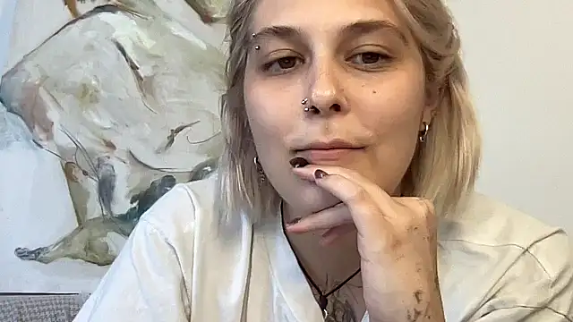 Ella Bloom online show from July 3, 1:06 pm