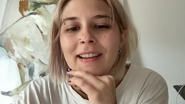 Ella Bloom online show from July 4, 9:04 am
