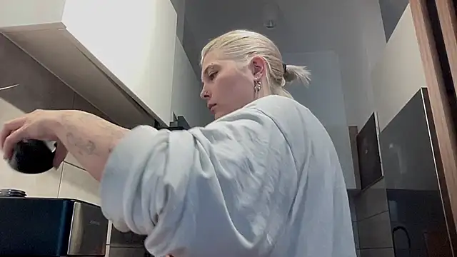 Ella Bloom online show from July 28, 12:12 pm