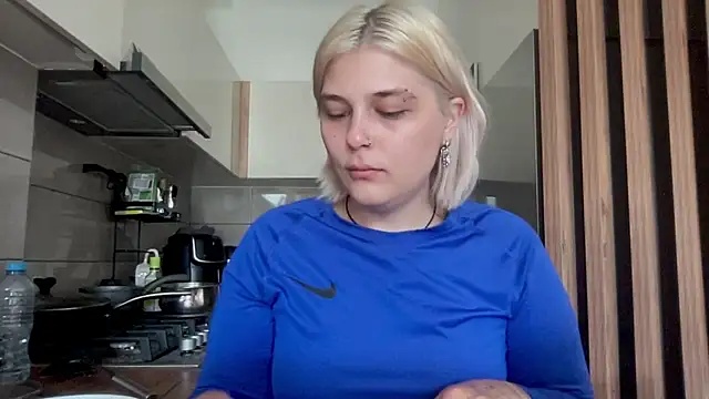 Ella Bloom online show from July 29, 6:11 am