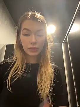 Snapshot of Dreamy_Mia chatting on June 14, 4:09 pm Dreamy Mia online show from June 14, 4:09 pm