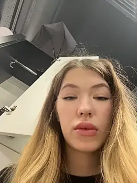 Snapshot of Dreamy_Mia chatting on June 15, 2:52 pm Dreamy Mia online show from June 15, 2:52 pm