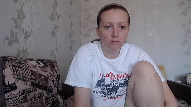 Luna Bliiss online show from June 5, 10:10 am