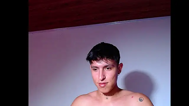 Snapshot of rowanbig chatting on June 10, 9:03 pm rowanbig online show from June 10, 9:03 pm